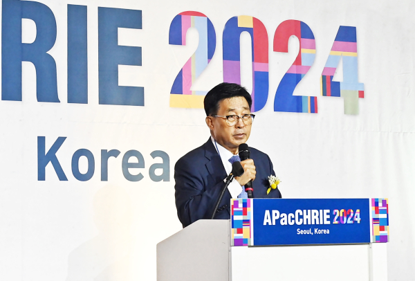 아시아태평양 호텔외식급식관광학회 현장사진 * 축사하는 한국농수산식품유통공사 김춘진 사장