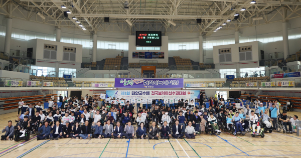지난 22일 태안종합실내체육관에서 진행된 ‘제1회 태안군수배 전국보치아선수권대회’ 개회식 모습.
