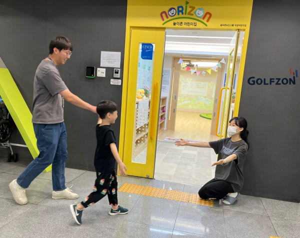 골프존뉴딘그룹이 임직원 복지를 실현하며 저출생 극복에 앞장서고 있다. 사진은 골프존뉴딘그룹 직장 어린이집 시설인 놀이존.