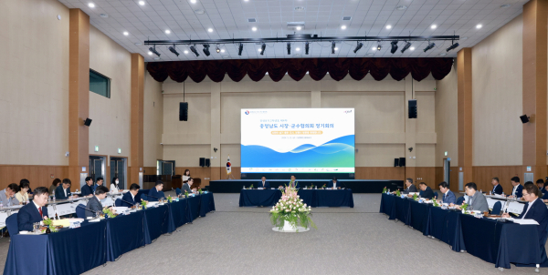 충남시장군수협의회에서 강관식 부시장 건의 모습