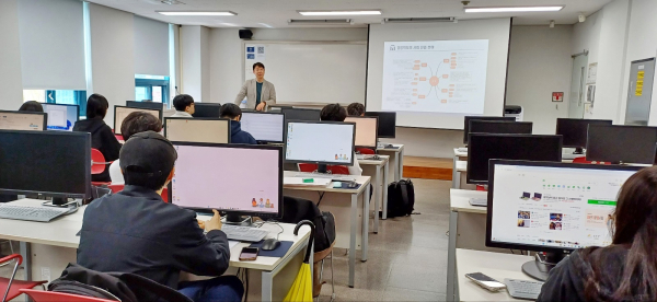 대학일자리본부가 운영한 ‘2024 상반기 학과별 직무특강’ 프로그램 중 융합경영학과 직무특강 모습