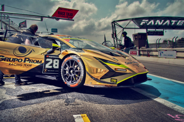 람보르기니 슈퍼 트로페오 한국타이어 장착 차량 참고용 이미지