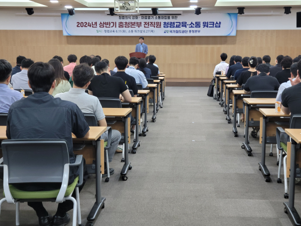 김윤양 충청본부장이 11일 공단 본사에서 청렴 당부의 메시지를 전하고 있다