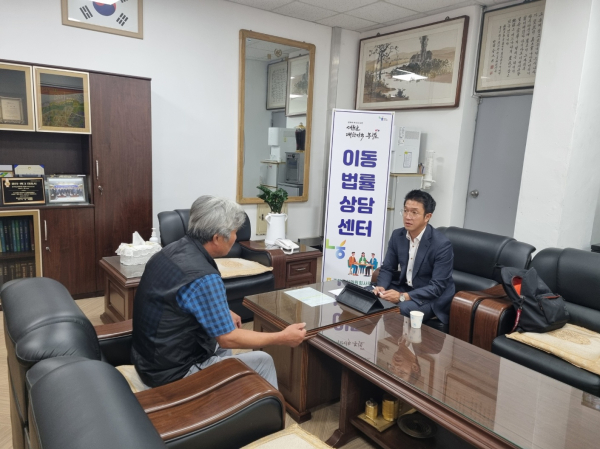 홍성군 홍북농협에서 이동법률상담센터를 열고 농협중앙회 소속 변호사가 관내 농업인에게 법률상담을 진행했다.