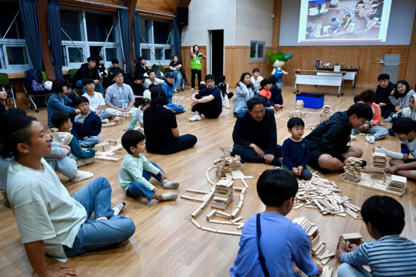 카프라(나무판자) 쌓기 행사 모습