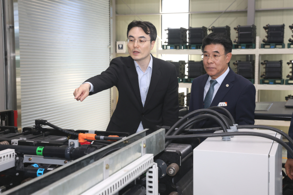 ㈜에이치투 생산시설 시찰 모습