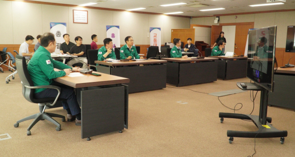 사고수습본부에서 현장을 지휘 중인 대전교통공사 연규양 사장