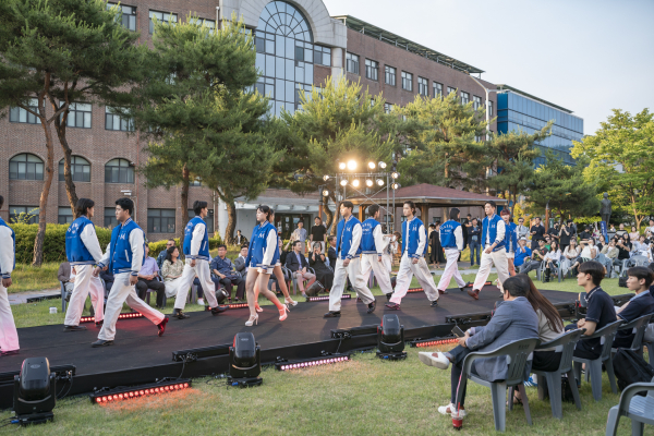 K- 모델과 런웨이 모습