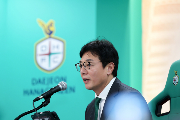 황선홍 감독 취임식 모습