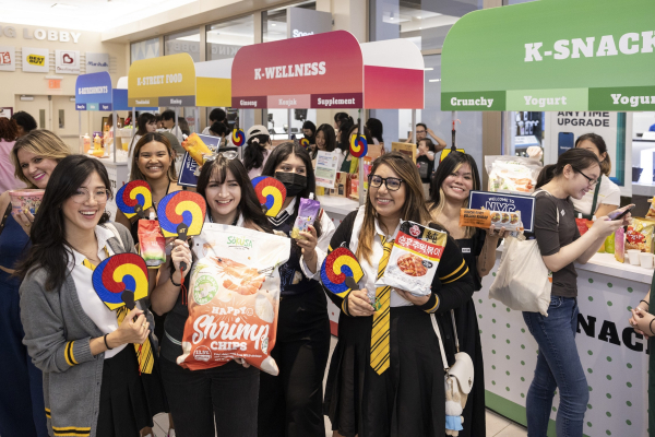 K-푸드 소비자 체험 행사장을 찾은 뉴욕 MZ세대