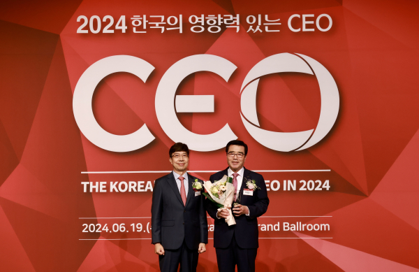 김동일 보령시장,‘2024 한국의 영향력 있는 CEO’ 수상식 모습