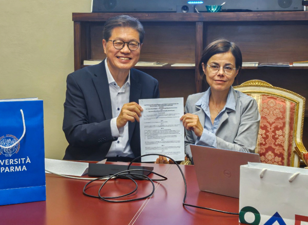 이탈리아 파르마대학과 전략적 파트너십 체결식 모습