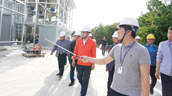 이완섭 서산시장이 지난 19일 해미면 양림리 204번지 일원에 건립되는 벼 건조·저장시설 공사 현장을 방문했다.