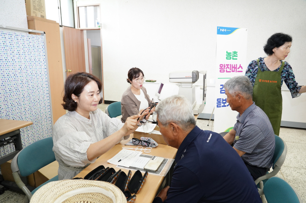 지난 20일 운산면에서 운영된 농촌 왕진버스