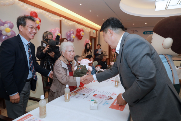 지난해 효돌이 기탁 사진