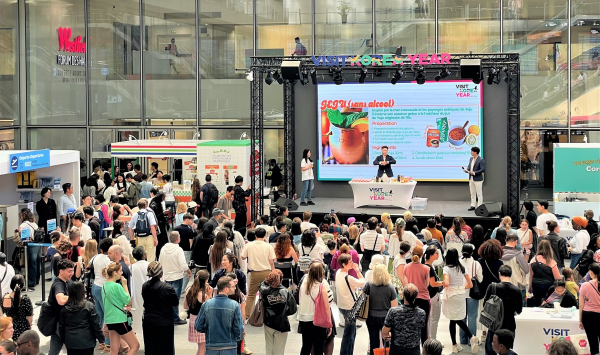 K-주류 칵테일 쇼 현장에 몰려든 파리지앵