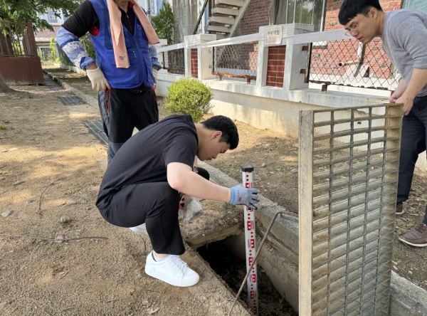 학교 시설관리 업무 본격 지원 (배수로 정비)