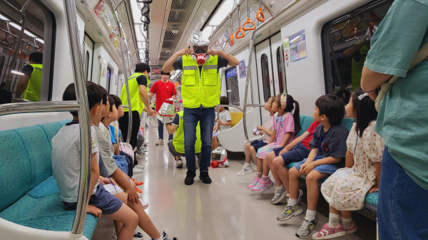 25일, 대전교통공사는 슈비쯔유치원 학생 및 인솔교사 등 70여 명을 대상으로 2024년 상반기 시민안전체험열차 행사를 진행했다.