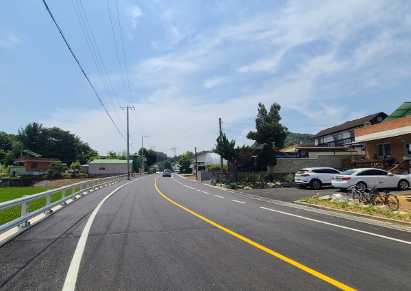 연기면 수산리 농어촌도로 쌍수선 확포장 공사 후 모습