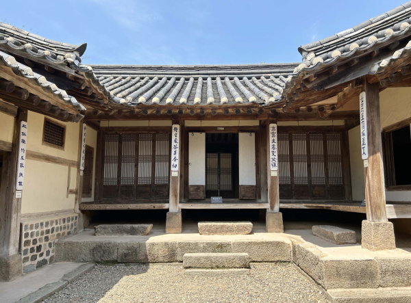 추사고택 내 전통 복원된 주련 모습