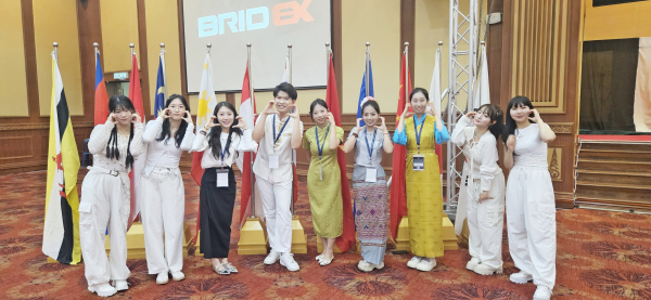 브루나이 다루살람 국립대학교에서 열린 ‘제19회 아세안+3 유스 포럼’에서 공연 참가 기념사진