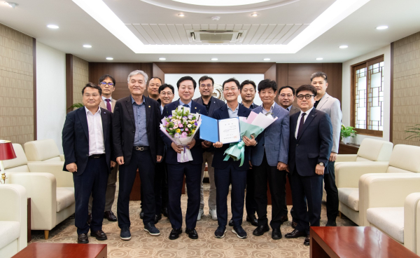 이승찬 회장 특임교수 위촉장 전달식 기념사진