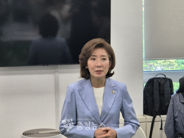 나경원 국민의힘 당대표 후보가 4일 대전시청 기자실을 방문해 모두 발언을 하고 있다.