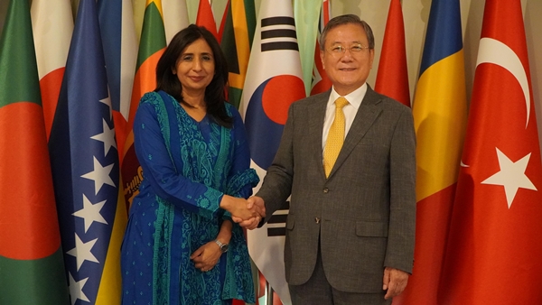 발로치 대변인과신성철 전 총장 / 외교부