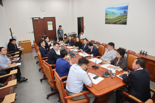 스마트 축산단지 조성 계획 반대를 위한 농림축산식품부 장관과의 면담 진행 모습