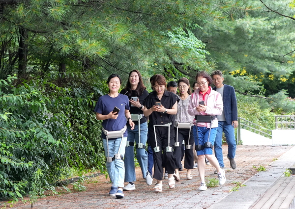 최근 보행보조 웨어러블 로봇을 개발하는 ‘위로보틱스’ 체험 행사 개최