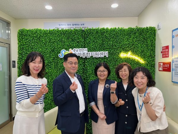 차명국 복지문화국장 현장점검-육아종합지원센터 방문 모습