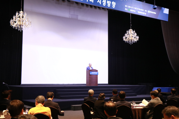 제241차 대전경제포럼 조찬세미나에서 정태희 대전상의 회장 인사말 모습