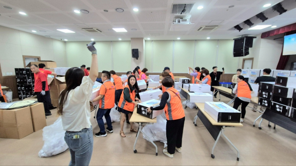 시원한 여름나기 지원사업 “무(無)더위 COOL하게” 물품 분류 봉사 모습