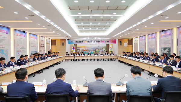 시청 대회의실에서 12일 열린 2024년 상반기 실적·하반기 주요업무 보고회 진행 모습