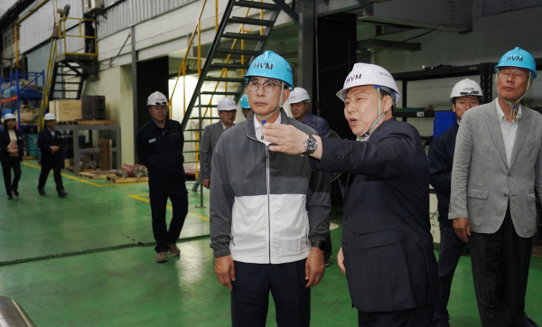 이완섭 서산시장이 ㈜에이치브이엠을 방문해 애로사항을 청취했다.