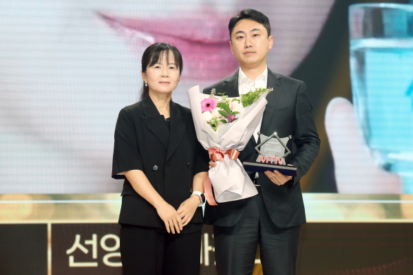 ‘선양에 빠졌다’광고 ‘2024 방송광고 페스티벌’ 최우수상 수상(우 선양소주 조현준 전무)