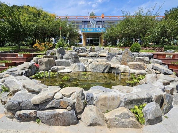 산흥초 생태연못