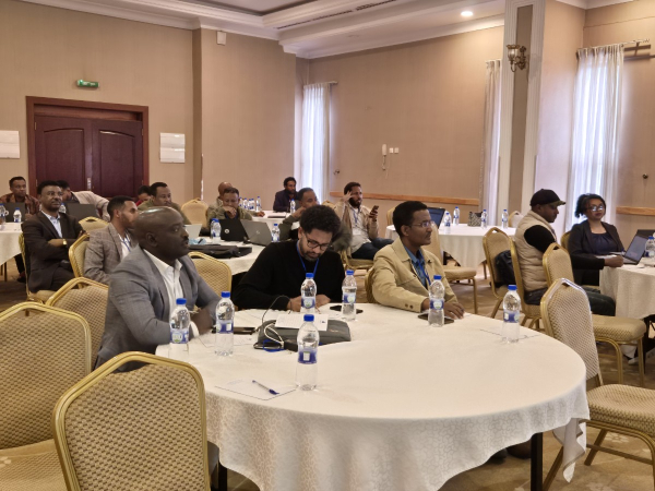 에티오피아 TVET 기관 관리자 및 교사들이 TVET 관리자 현지연수 강의를 듣고 있다.