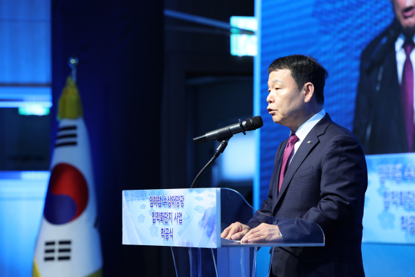윤석대 한국수자원공사 사장이 임하댐 수상태양광 집적화단지 사업 착공식에서 기념사를 하고 있다.