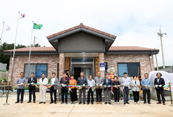 24일 진행된 마을회관 개관식 모습.