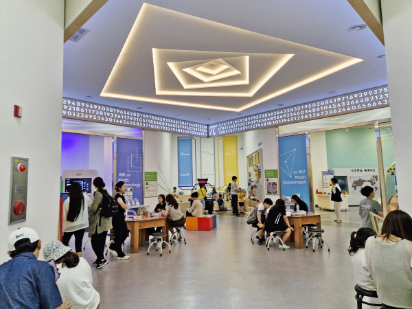 수학체험관 자유관람 운영 모습