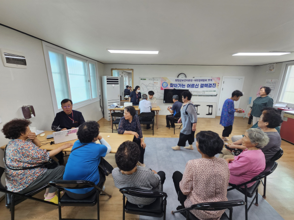 지난 22일 청남면 왕진1리 마을회관에서 진료 사진