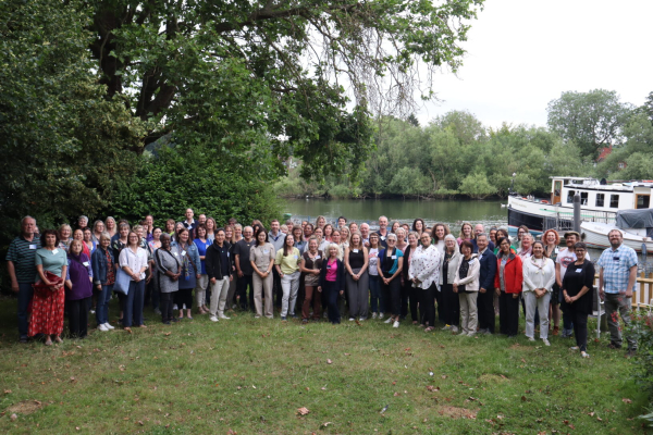 30일, 영국 레딩에서 열린 국제인간식물심포지엄 개최 단체사진
