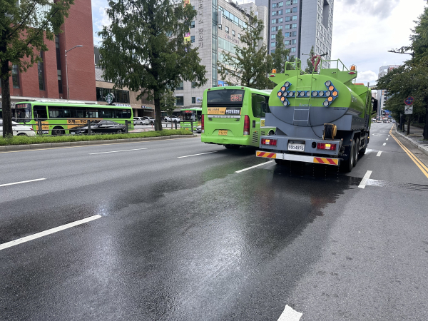 폭염 대응 살수차 운영 모습