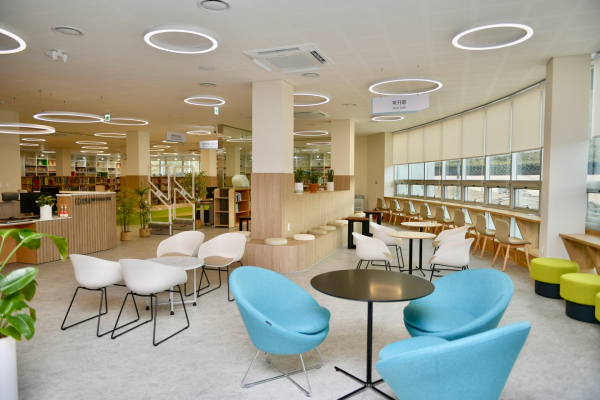 예산군립도서관 북카페