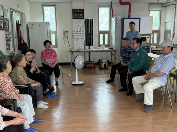 김석필부시장 무더위쉼터 현장점검 모습