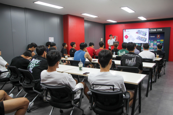 지난 6일 부천종합운동장에서 K리그2 부천FC1995 선수단을 대상으로 축구역사박물관 조성 사업 설명회를 개최했다.