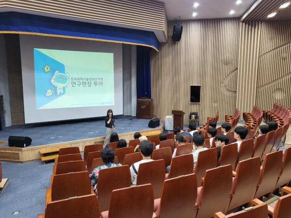 청소년 교류행사 진행 모습