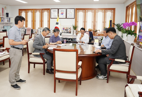 시청 시장실에서 14일 진행된 서산동부전통시장 대규모 주차장 조성사업 기본 및 실시설계 용역 착수보고회