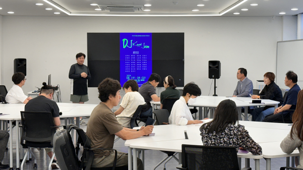 전시회 개최식 모습